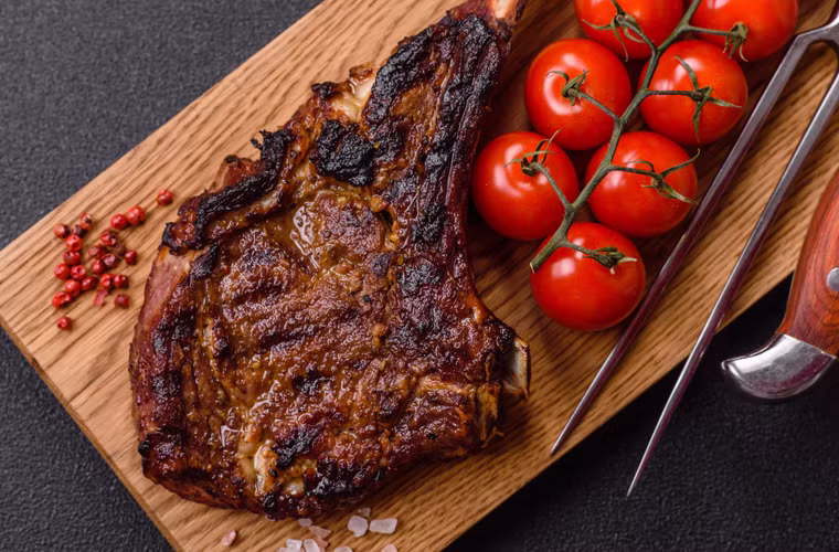 Côte de bœuf barbecue cajun & vin rouge Principauté d'Orange IGP